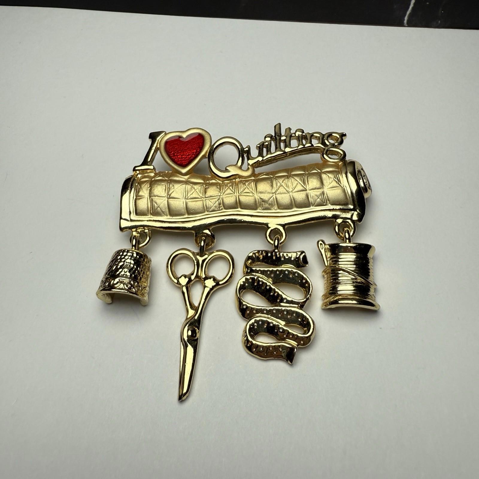 I Love Quilting Scissors Thread Thimble Dangles Gold Tone Brooch Pin Ajc Signed 16$